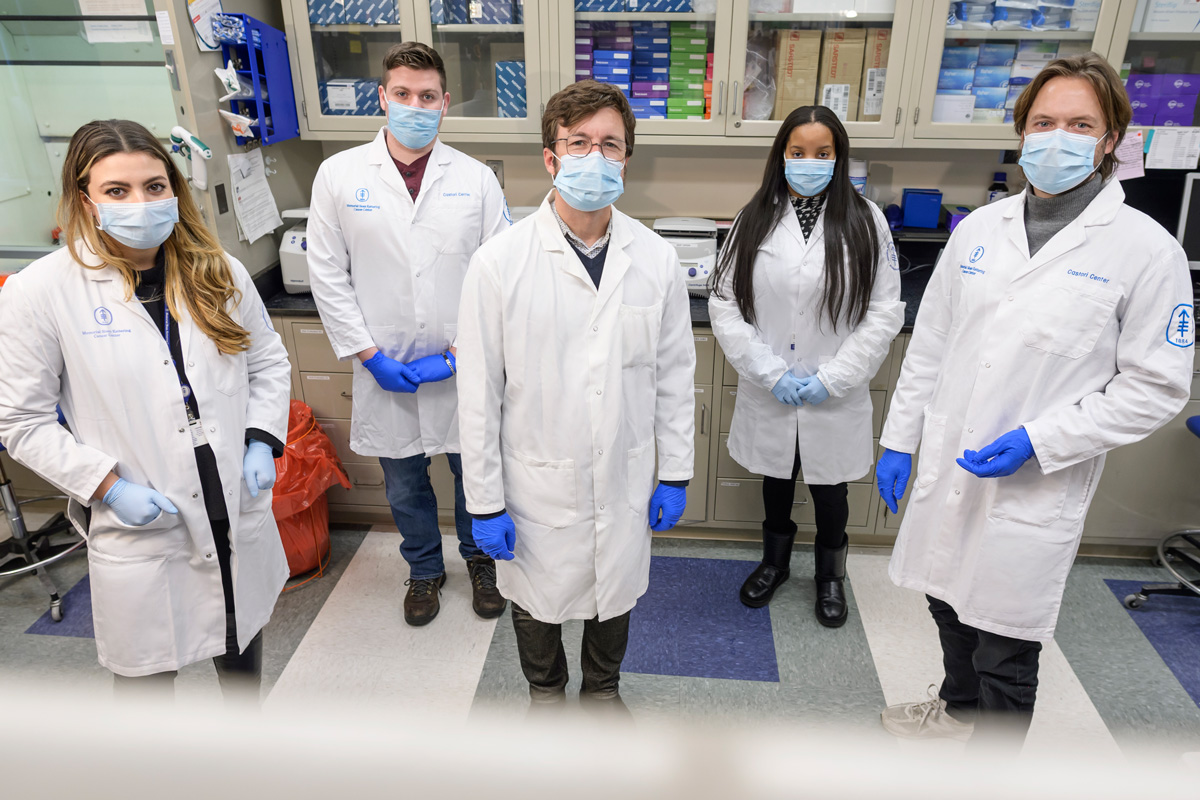 Researchers Emily Fontana, Luigi Amoretti, Joao Xavier, Roberta Wright, and Jonas Schluter in Dr. Xavier’s lab.