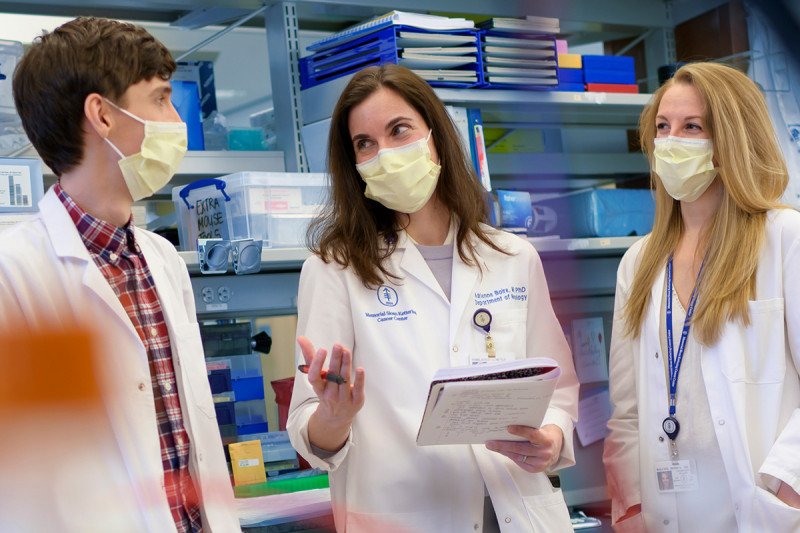 Scientists Jan Remsik, Adrienne Boire, and Jessica Wilcox in the lab 