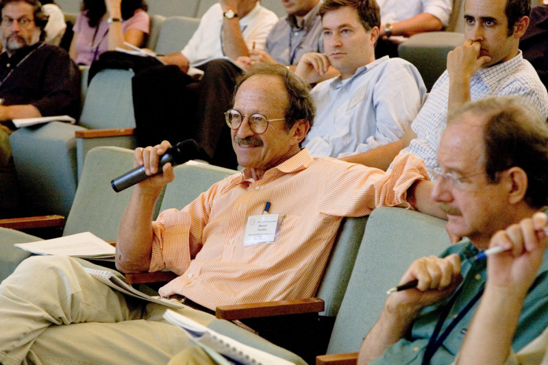 Harold Varmus and Sloan Kettering Institute Director Thomas Kelly participate from the audience